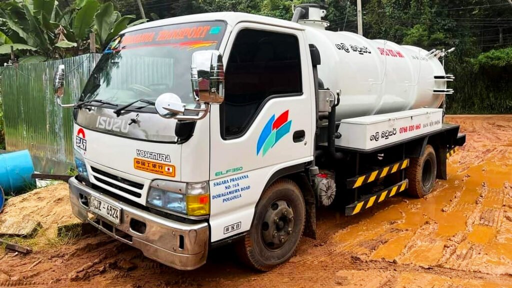 Kandy Gully Service gully bowser truck serving Akurana